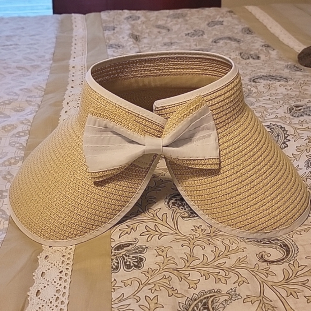 Straw Beach hat, NWOT - Picture 2 of 4
